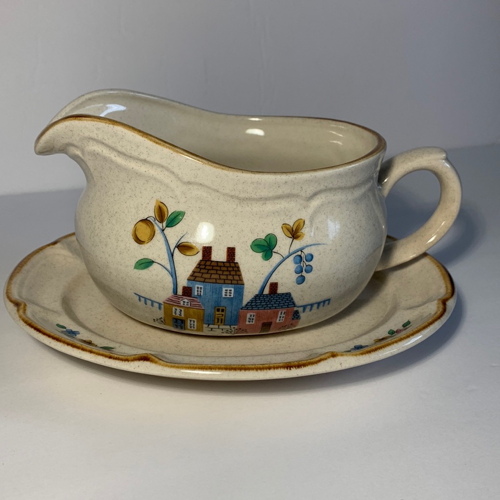 International Stoneware Japan Gravy Boat With Underplate VTG Homes Floral Ducks